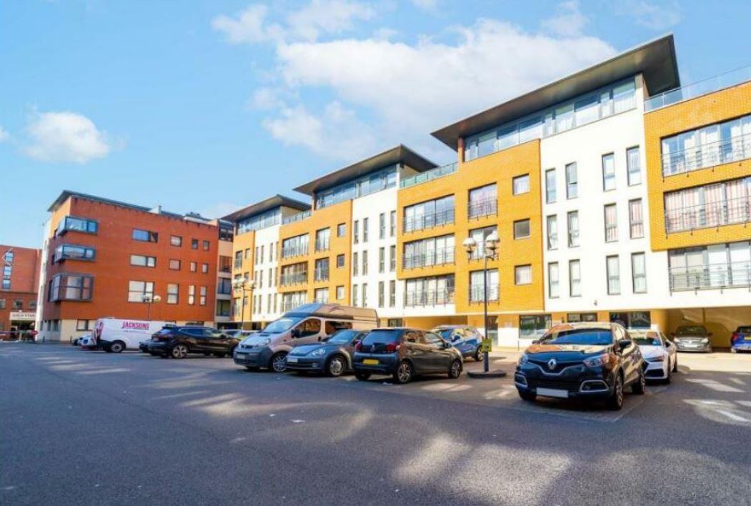 Apartment 8, 8 Rea Place – 2 Bed – 50% Share