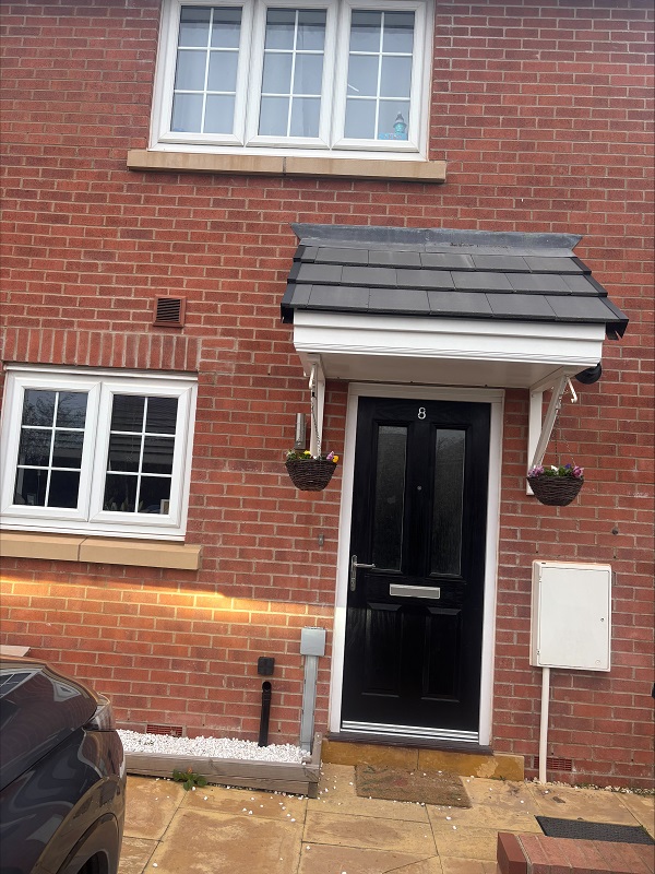 8 Moat Lane – 2 Bed House – 40% Share