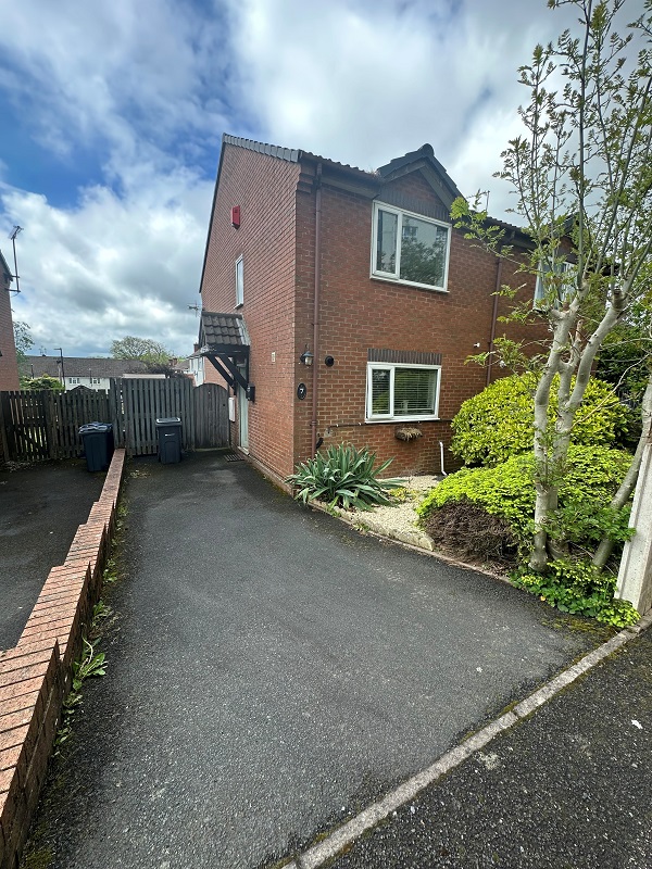 7 Lea Walk – 2 Bed House – 25% Share