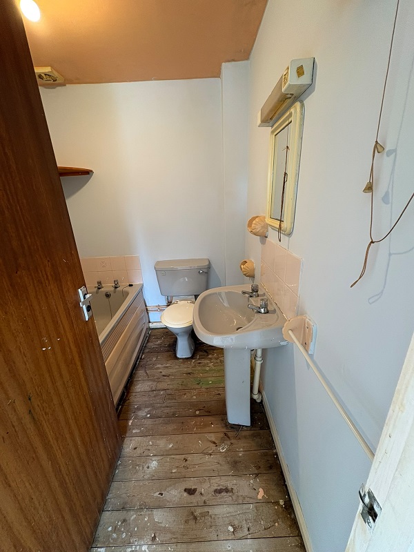17 Lea Walk – 2 Bed House – 50% Share