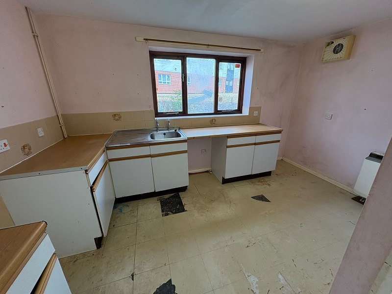 17 Lea Walk – 2 Bed House – 50% Share