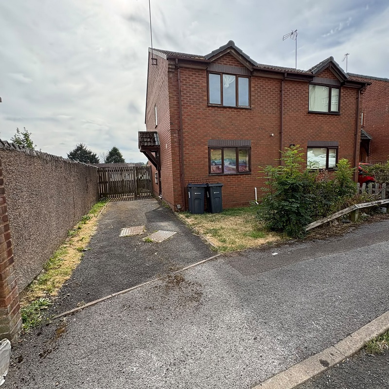 17 Lea Walk – 2 Bed House – 50% Share
