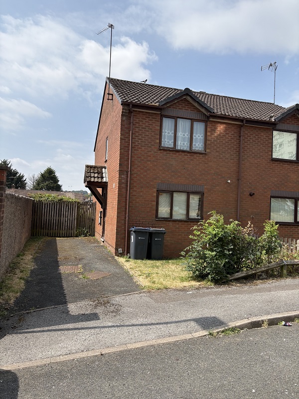 17 Lea Walk – 2 Bed House – 50% Share