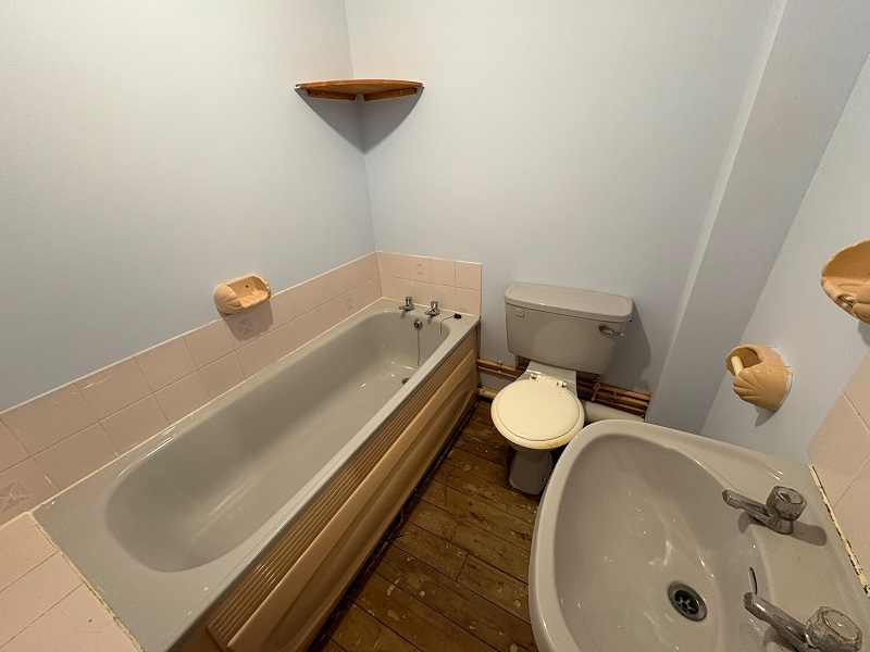 17 Lea Walk – 2 Bed House – 50% Share