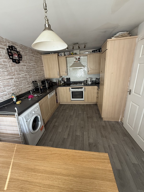 9 Parklands Avenue – 4 Bed House – 50% Share