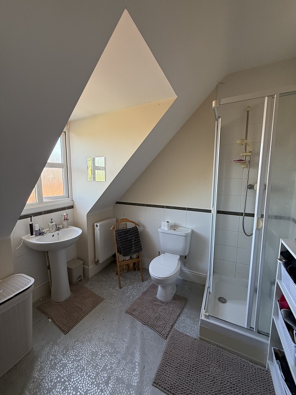 9 Parklands Avenue – 4 Bed House – 50% Share