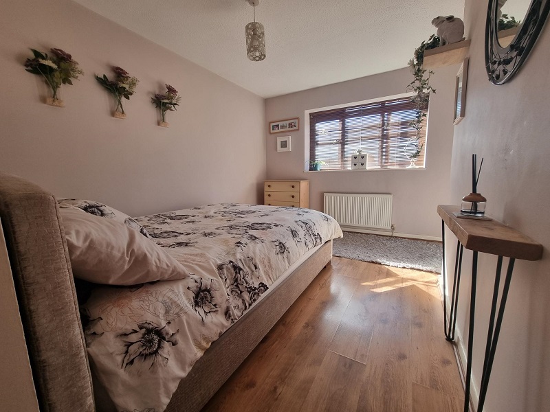 42 Byfield Rise – 2 Bed House – 50% Share