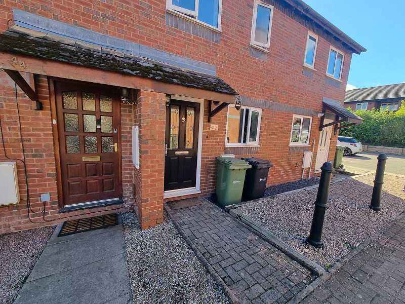 42 Byfield Rise – 2 Bed House – 50% Share